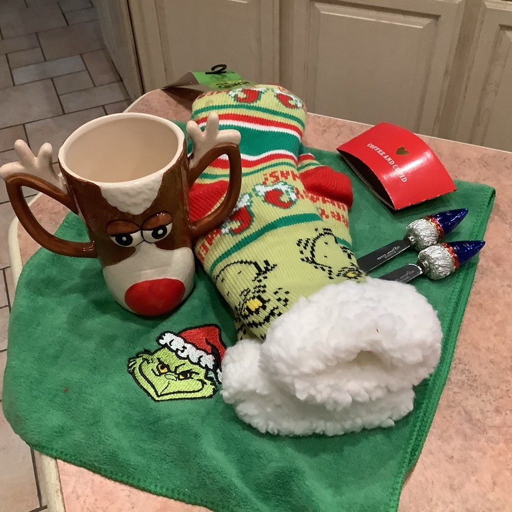 Grinch  Christmas bundle Gring sock nwt moose cute2 spreaders towel too